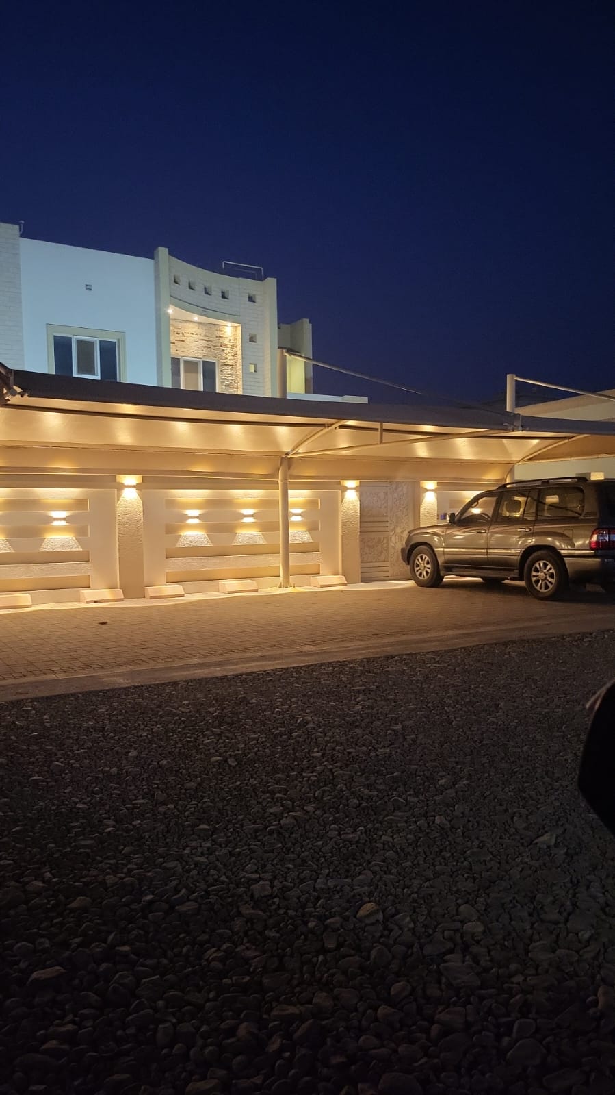 واجهة المنزل مساء